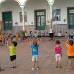 Niños jugando en los campamentos urbanos de verano del colegio Salesianos | Sevilla con los peques