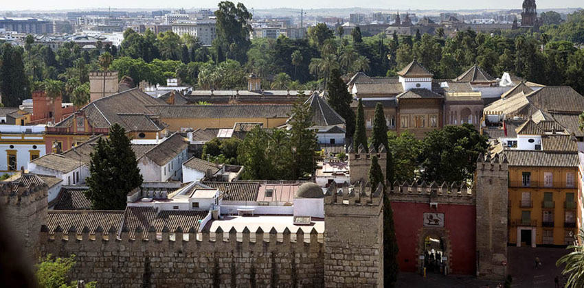 Alcazar of Seville outside | Sevilla con los peques