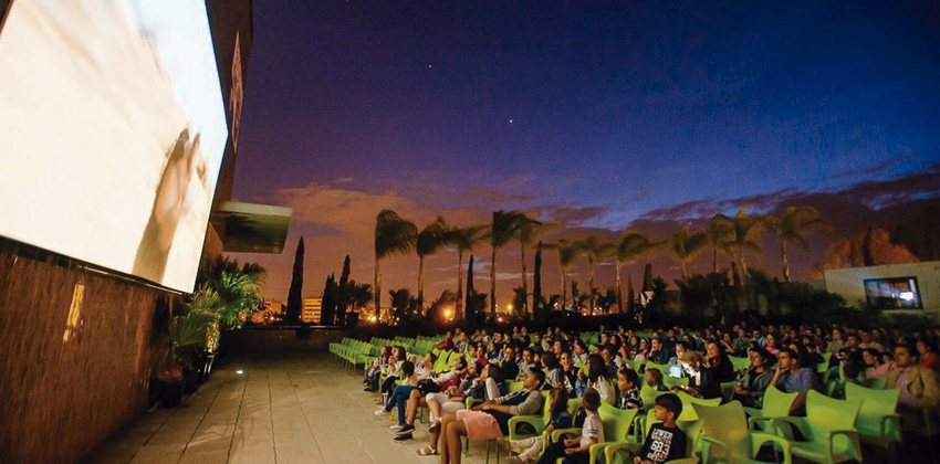 Cine De Verano En Zona Este - 