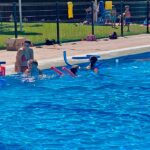 Piscina Municipal de Bormujos, niños en el agua | Sevilla con los peques