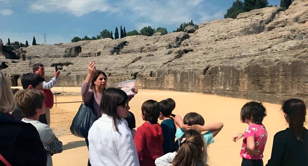 Italica visitada de la mano de Sevilla Museo Vivo | Sevilla con los peques